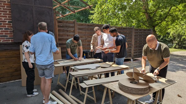 Atelier Construction de F1 en Carton
