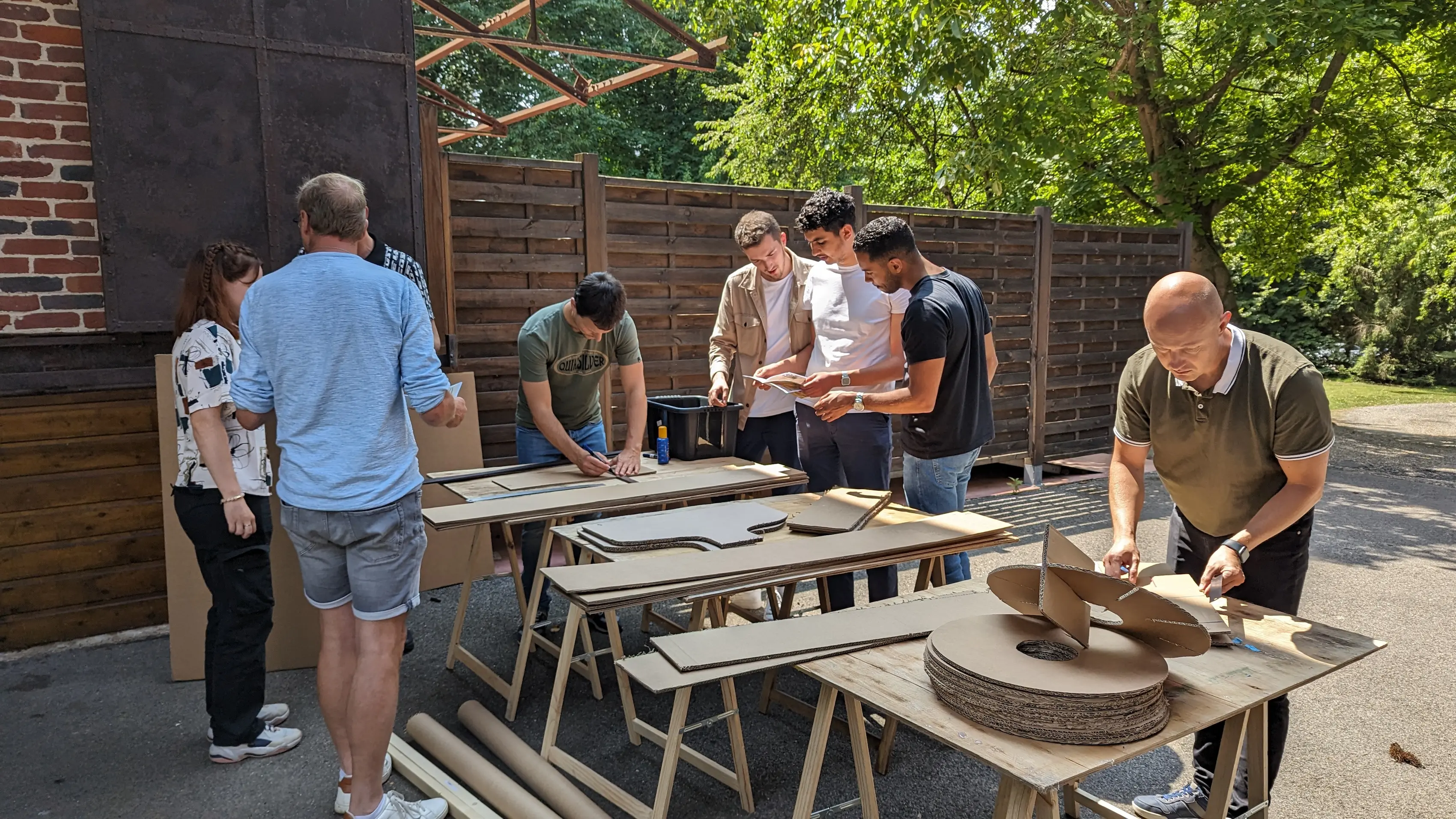 Atelier Construction de F1 en Carton